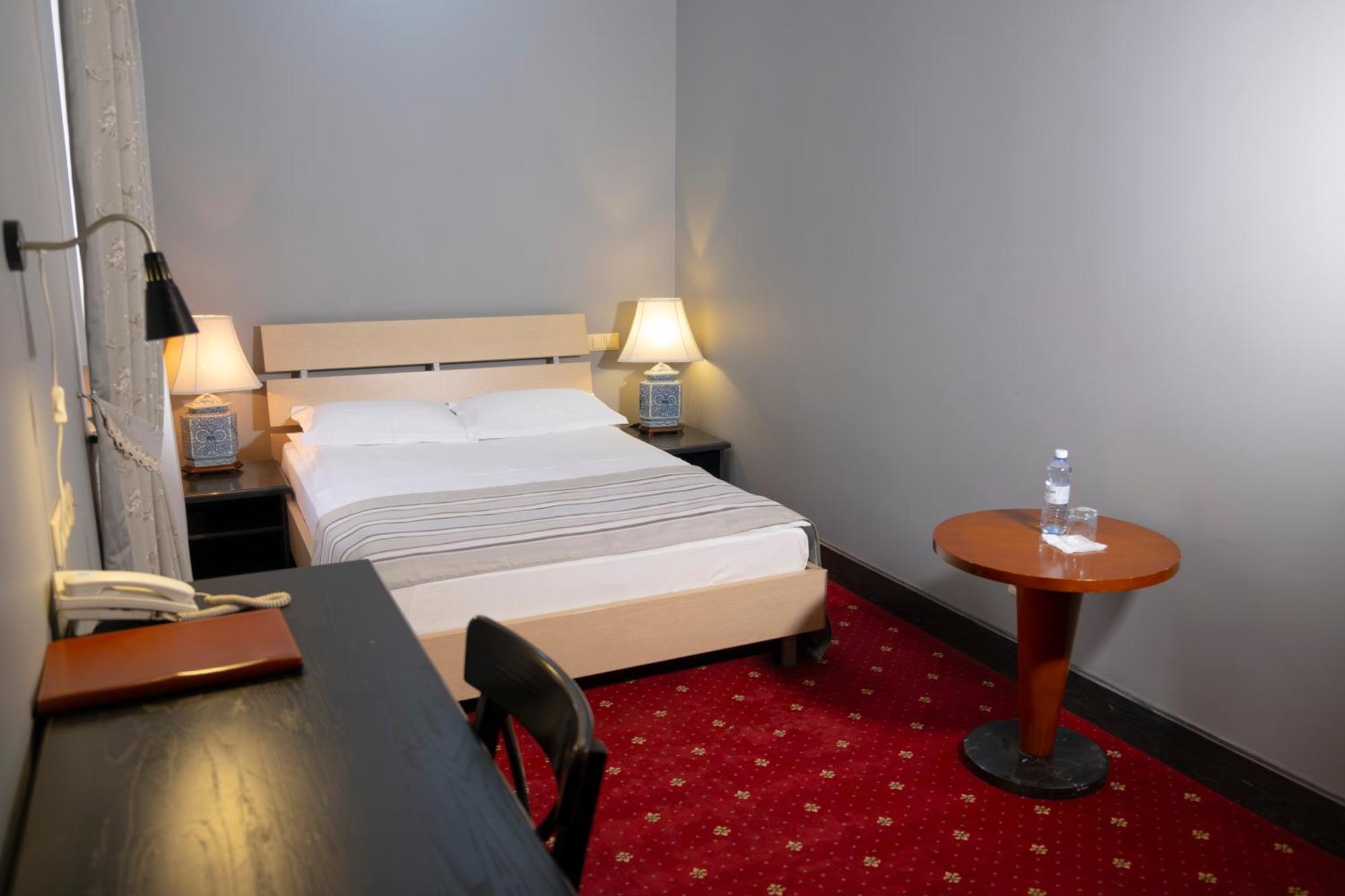 Plaza Hotel Köksetaw Buitenkant foto