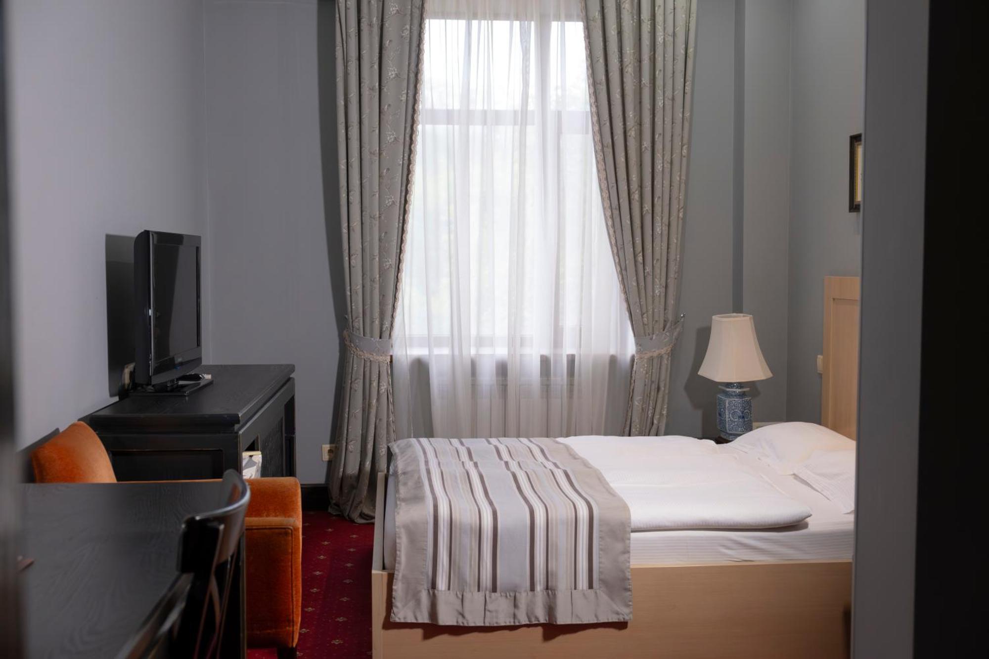 Plaza Hotel Köksetaw Buitenkant foto