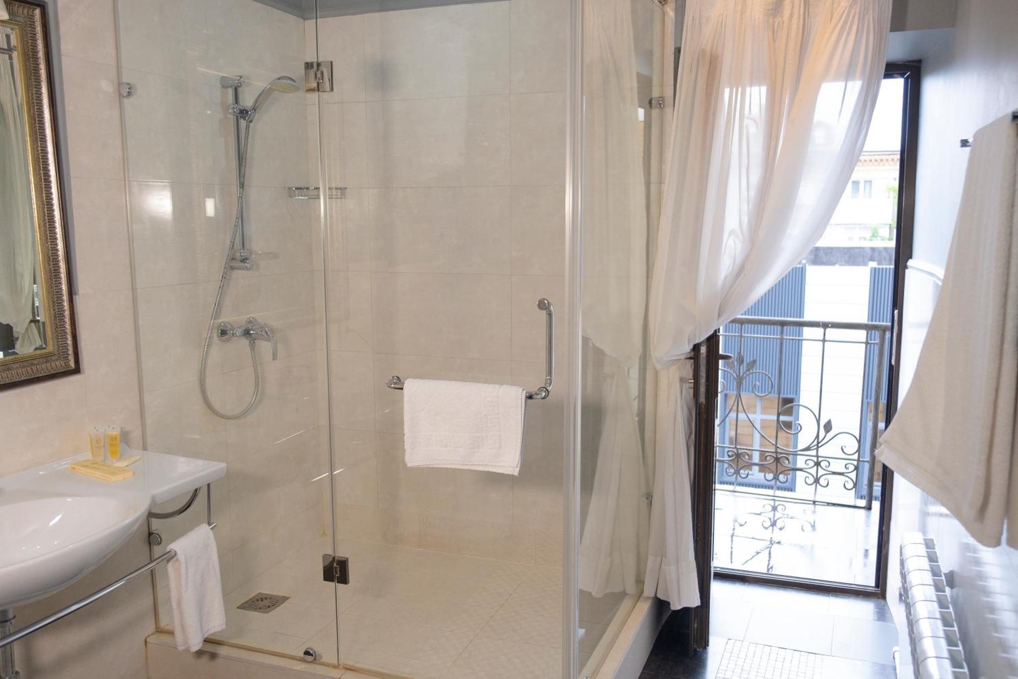 Plaza Hotel Köksetaw Buitenkant foto